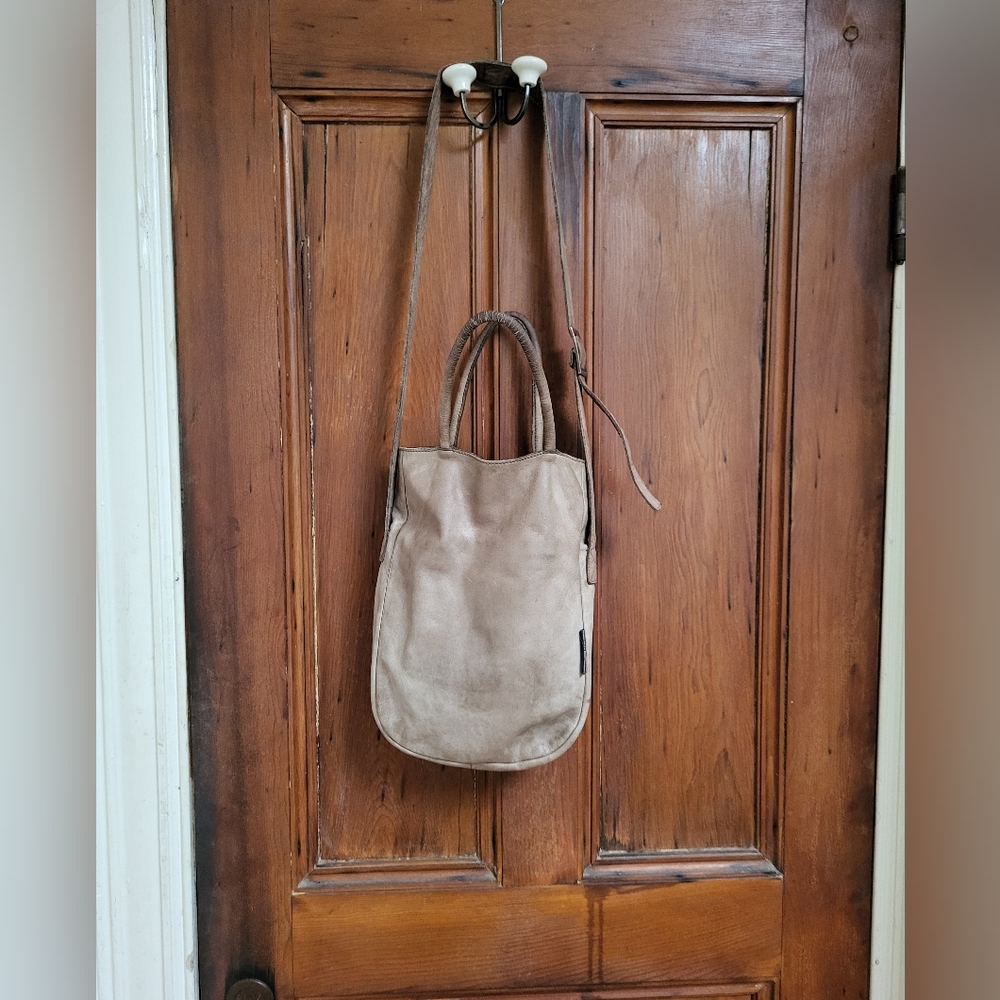 Fred de la Bretoniere taupe leather crossbody bag with handles, dark sand